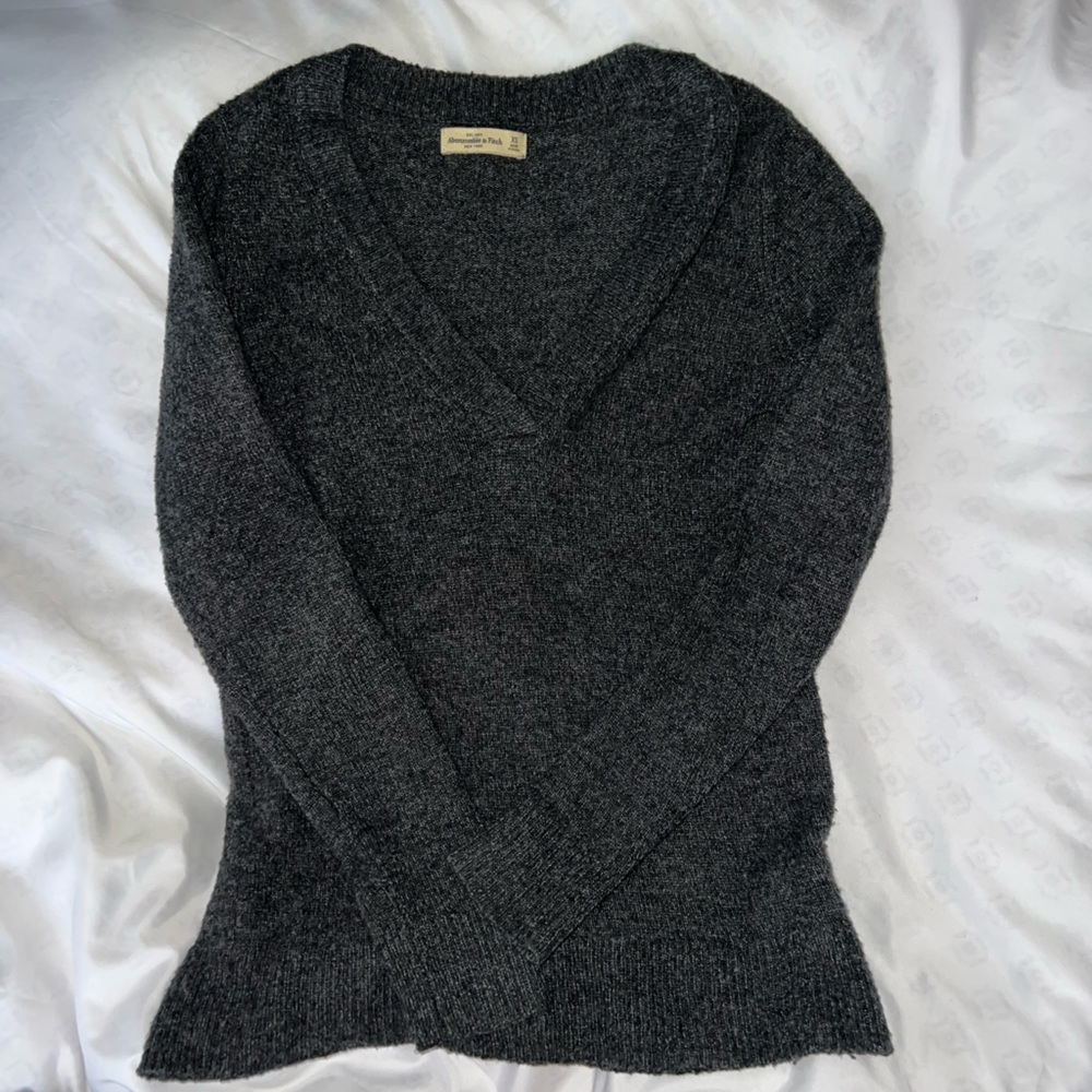 2010 Vintage Abercrombie Grey V-neck Wool Blend Sweater
